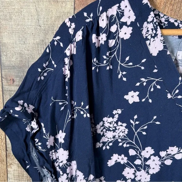 GAP Navy Pink Floral Blouse XL Classic Boho Short Sleeve V Neck Rayon Top - Picture 2 of 5